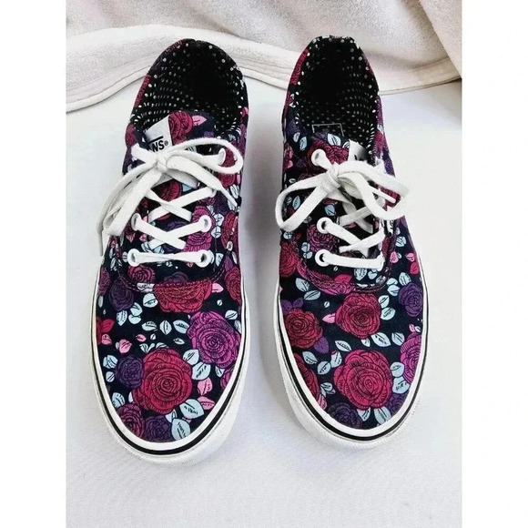 Van's Size 10 Women's Black Floral Red Roses Low Lace Up Logo Fashion Sneakers - Picture 1 of 12
